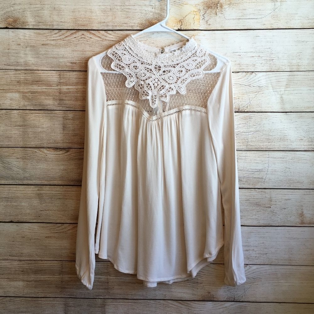 CLOVER + SCOUT LACE DETAIL TOP IN CREAM‎